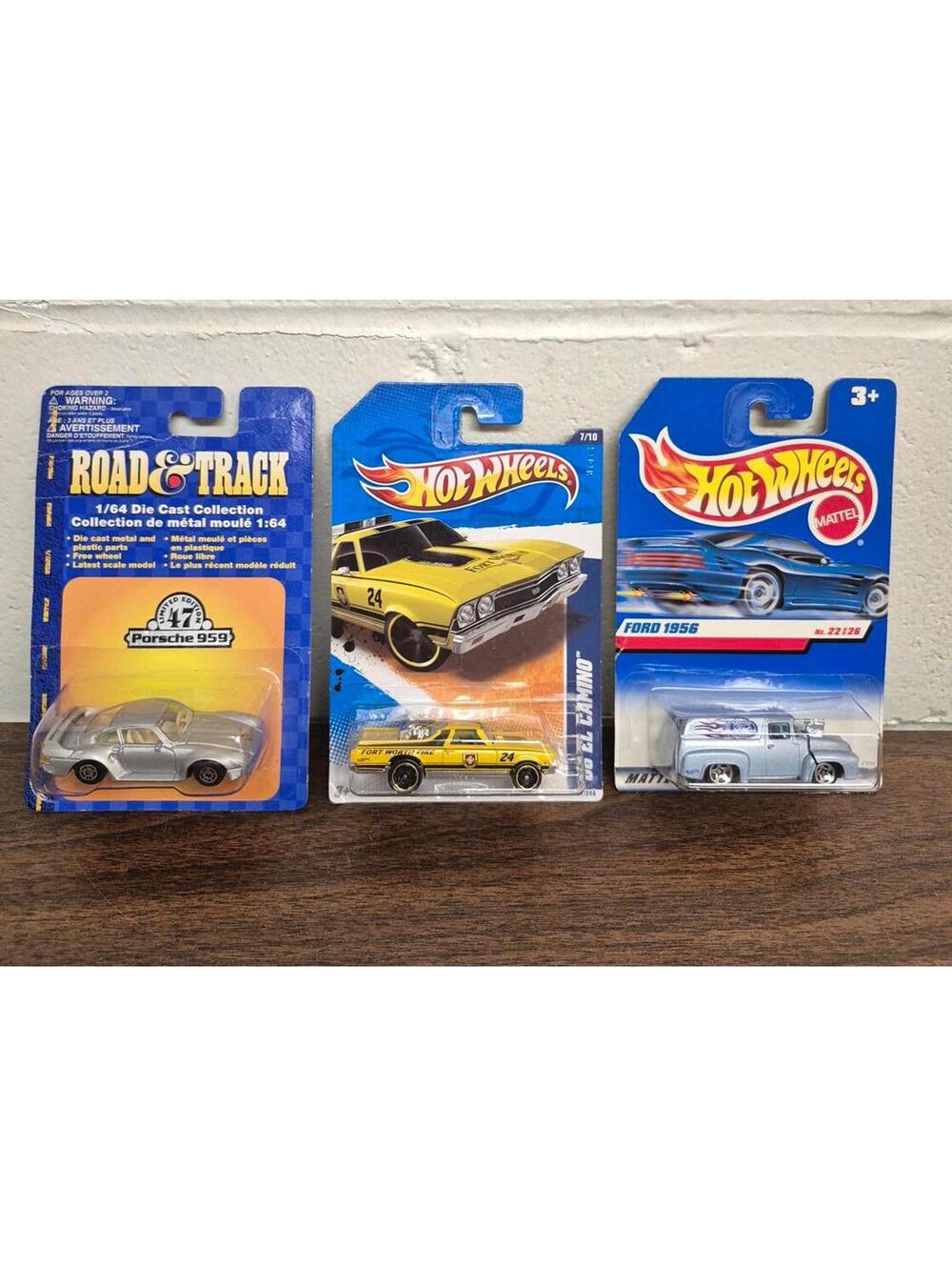 Hot Wheels Die-Cast Car Collection Set of 3 - Porsche 959, El Camino, Ford 1956
